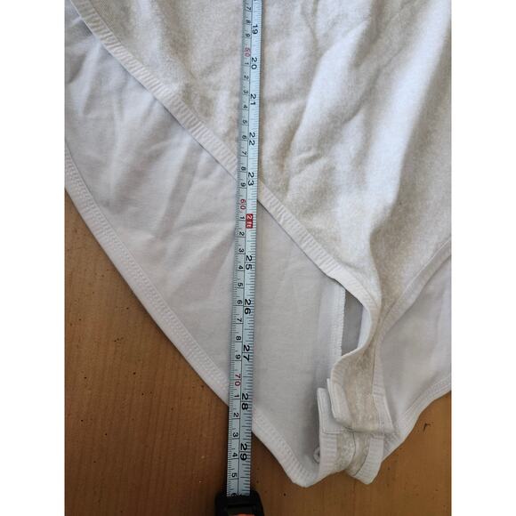 Nike XL Winged Goddess of Victory Short Sleeve Bodysuit One Piece Top Cream - Picture 7 of 8